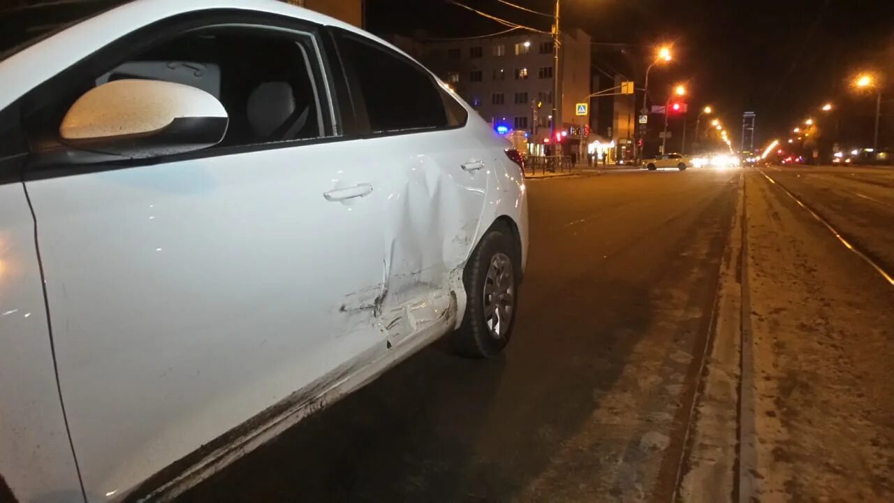 Восстановленные авто после дтп. Битая машина. Дорожно транспортное происшествие до и после. Авто после аварии. Битые машины.