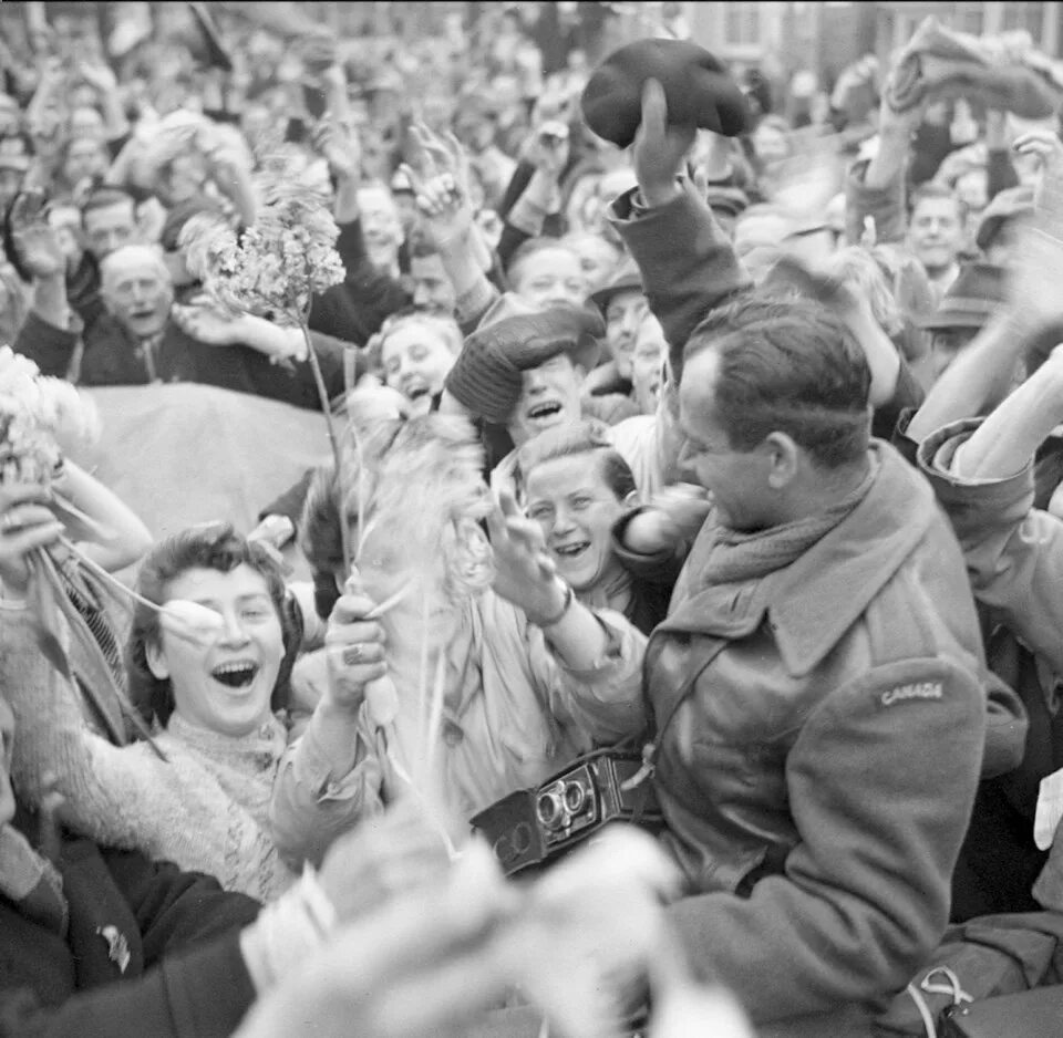 Возглас ликующий. День Победы 1945. Радость Победы. Радость Победы 1945 года. Ликование Победы.