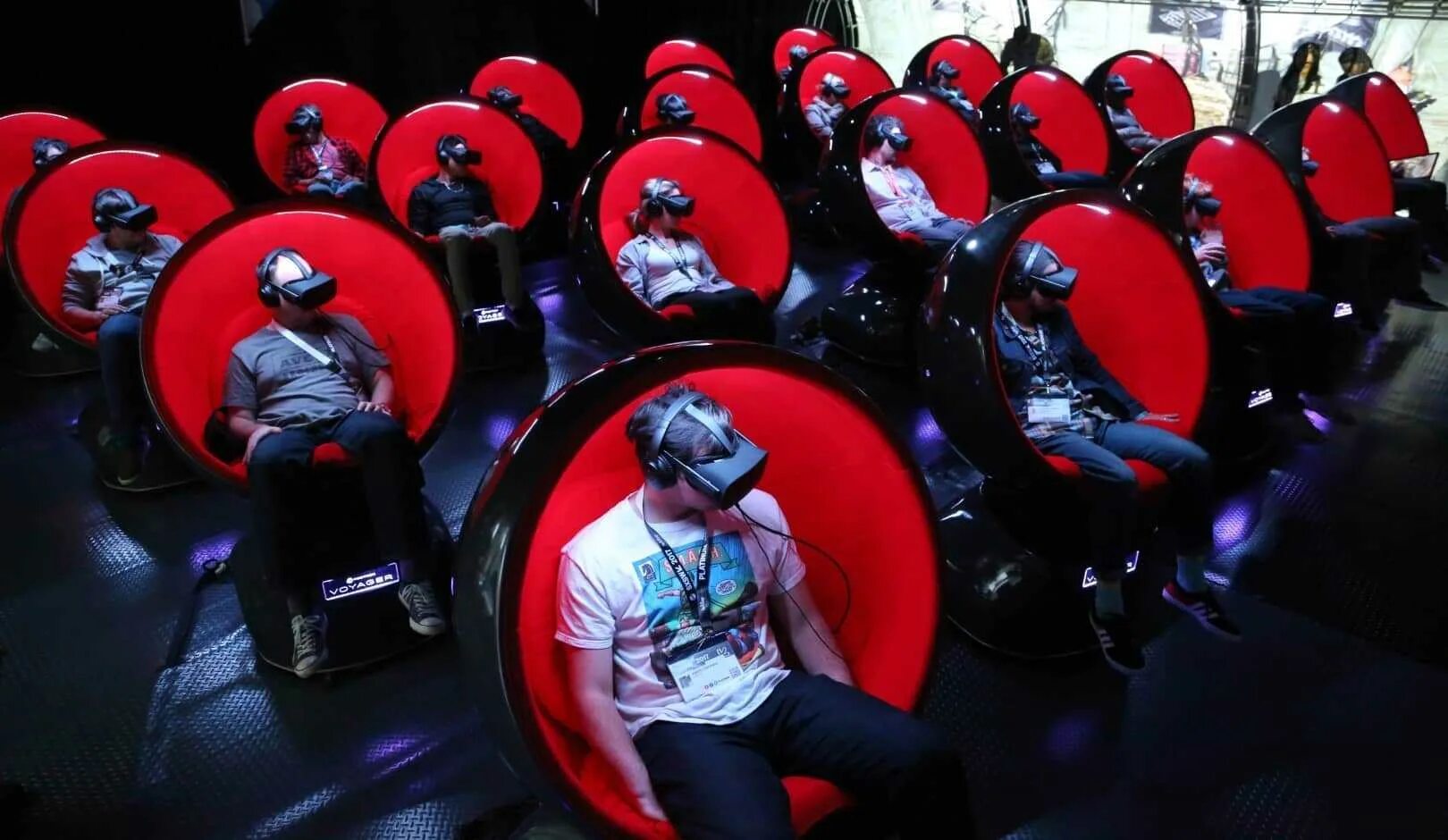 Кинотеатр в реальности. Vr кинотеатр. Vr кинотеатр. Кинотеатр виртуальной реальности. Vr кинотеатр в москве.