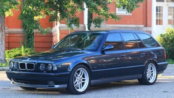 Купить б/у BMW 3 серии III (E36) 318i 1.8 MT (140 л.с.) бензин механика в Твери: