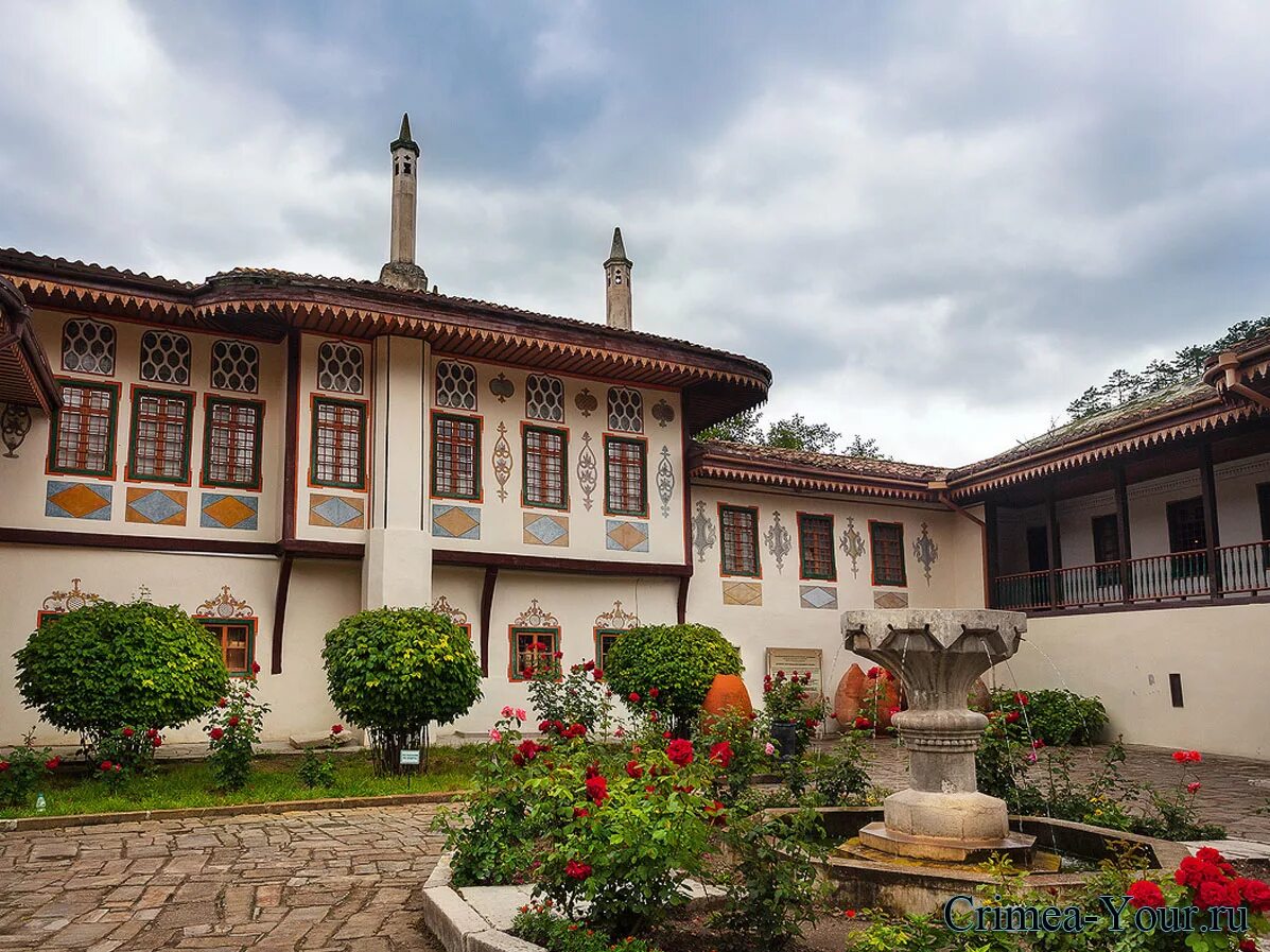 Ханский дворец бахчисарай ханская мечеть. Бахчисарай. Дворец хана в бахчисарае. Ханский дворец. Бахчисарай.