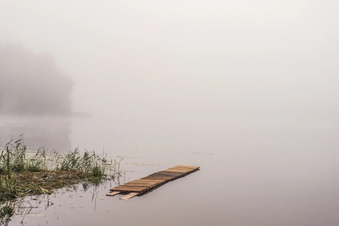 Пирс беларусь. Красный бор водохранилище. Пирс морхаус. Понтон набережная. Мостки для рыбалки.