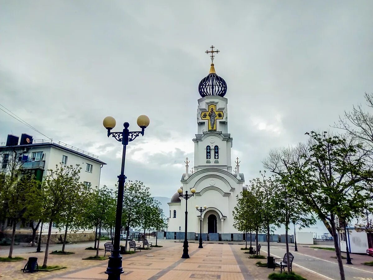 Новороссийск храм петра и февронии муромских. Новороссийск храм петра и февронии муромских. Храм петра и февронии муромских новороссийск. Храм петра и февронии новороссийск. Освещение храма петра и февронии в новороссийске.