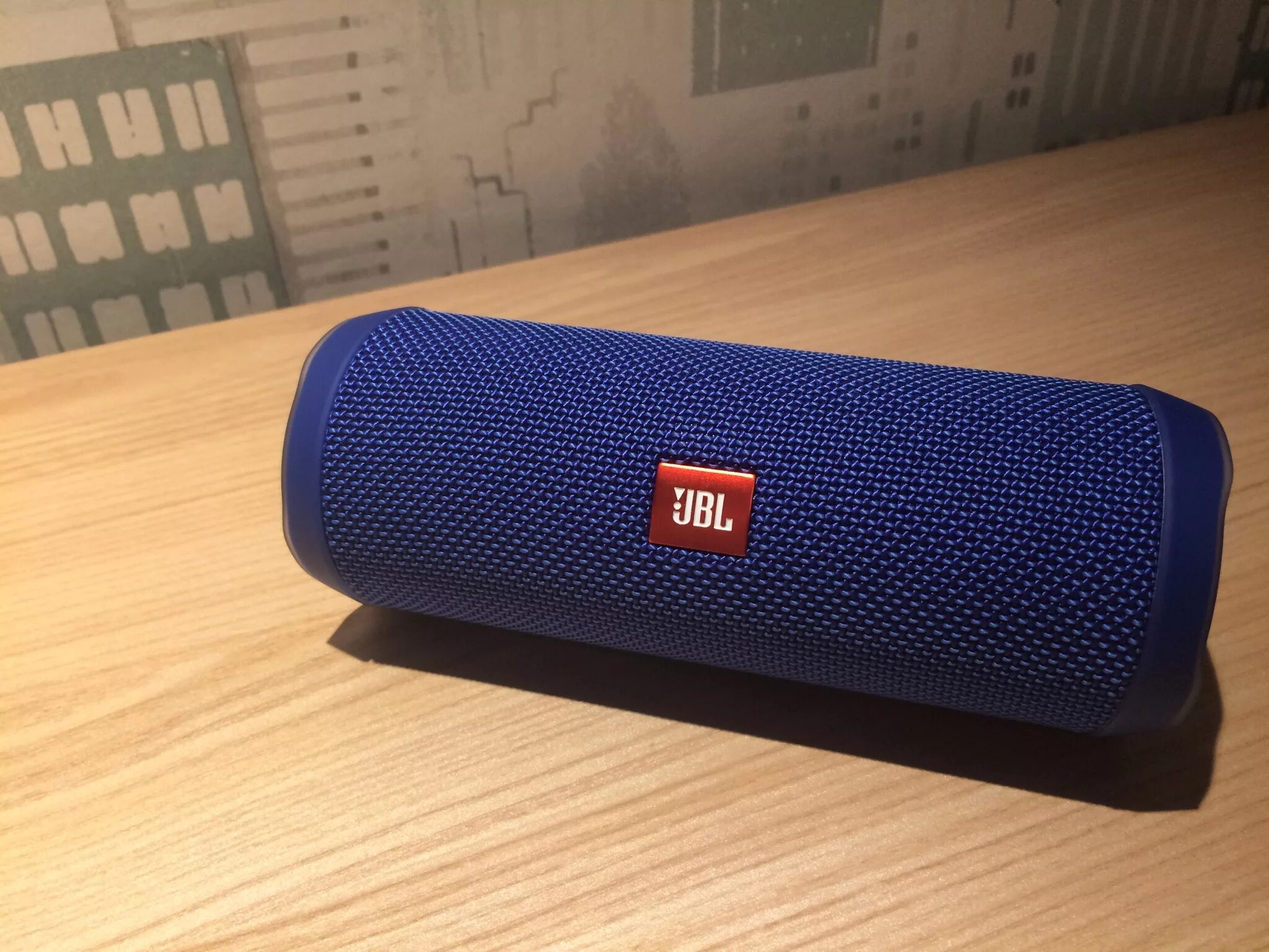 Flip 4 flip 5. JBL Flip 4. JBL Flip 4 Blue. Колонка JBL Flip 5 синяя. Колонка JBL Flip 4 синяя.