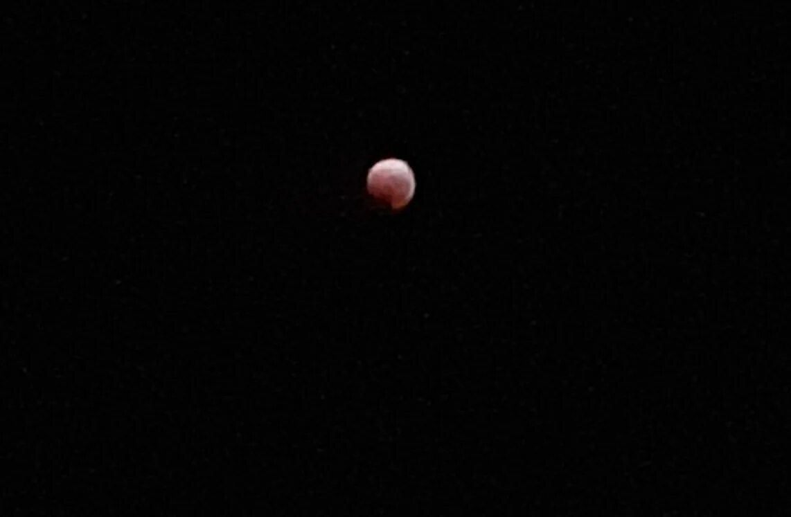 Полное затмение 8 апреля 2024. Лунное затмение. Кровавое лунное затмение. Затмение Луны. Лунное затмение фотографии.