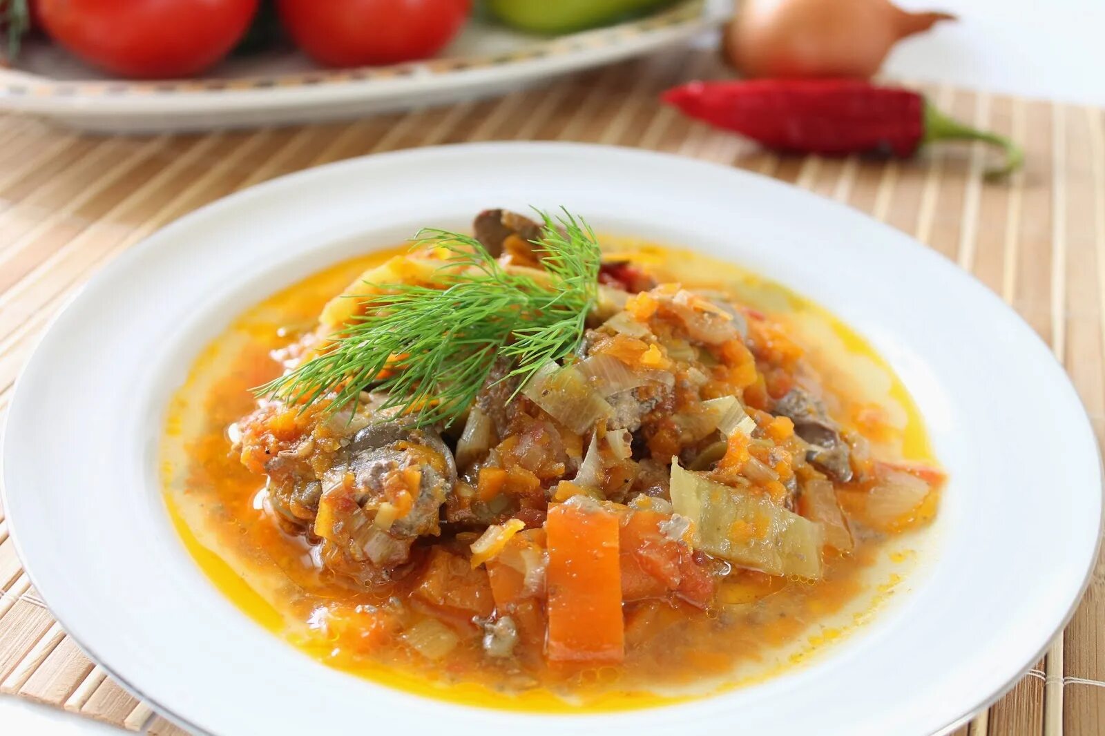 Курица тушеная с овощами калорийность. Курица тушеная с овощами. Куриное филе тушеное с овощами. Куриная грудка тушеная с овощами. Курочка тушеная с овощами.