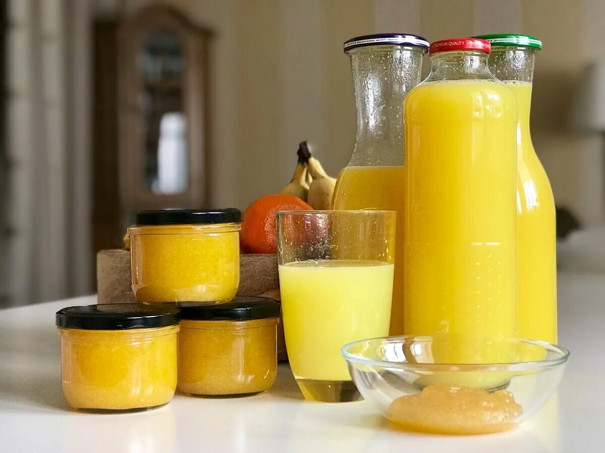 Можно ли сделать сок. Сок 4 апельсина. Сок из 4 апельсинов 9 литров. Сок в банке. Домашние соки.