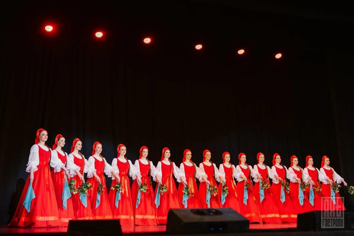 Концерты ансамбля березка в москве. Группа берёзка (ансамбль). Ансамбль Березка репетиция. Концерт ансамбля Березка. Ансамбль Березка Киров.