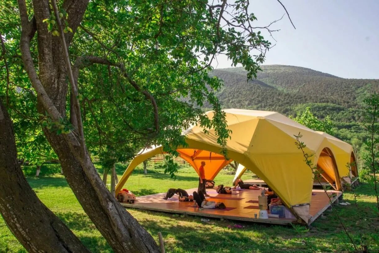 Garuda glamping abkhazia. Гаруда глэмпинг Абхазия. Глэмпинг "Garuda" в Абхазии. Гагра глэмпинг глэмпинг Абхазия. Глэмпинг Гаруда Абхазия Гагра.