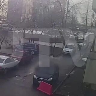 Нашли под окнами