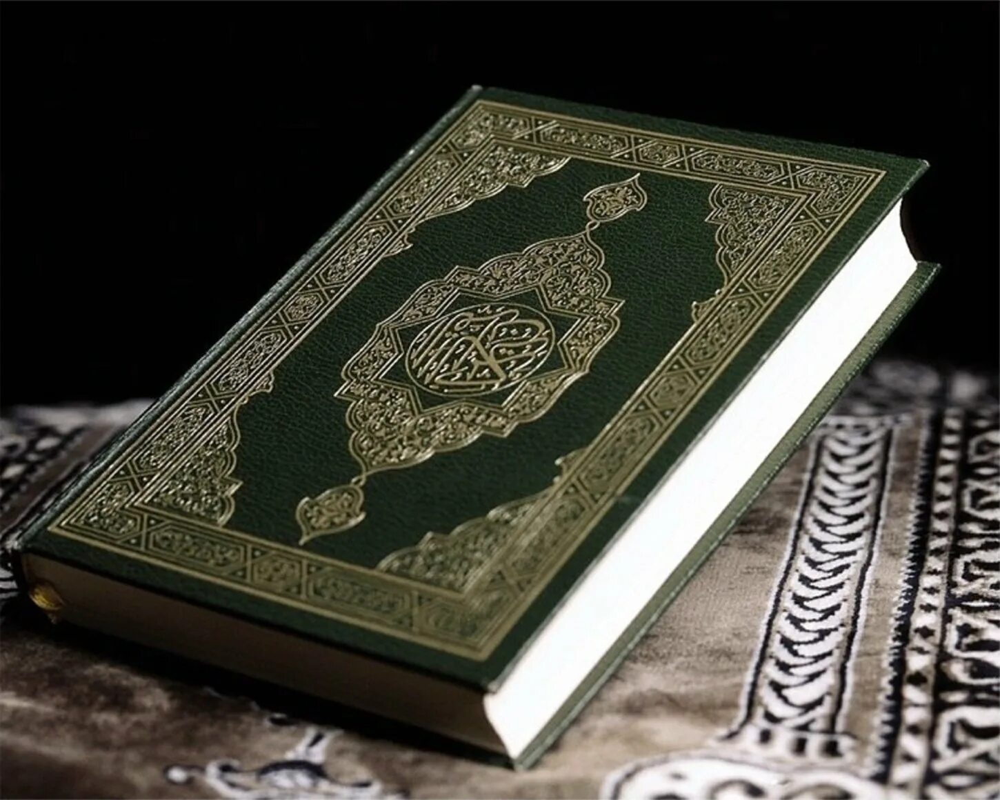 Компьютер коран. Аль куръан. коран открытая книга.