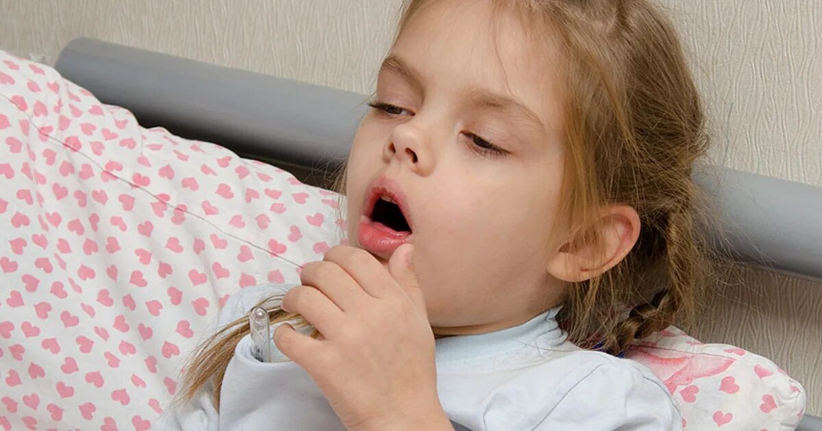 У ребенка сильный кашель и сопли. Ребенок кашляет. Кашель у ребенка. Затруднение дыхания у детей. Девочка кашель.