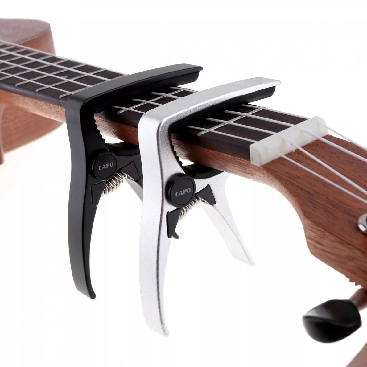 Портативная гитара. Ernie Ball 9602 Axis capo Bronze, универсальный каподастр, пружинный. Переносная гитара. Приспособления для гитары. Портативная электрогитара.