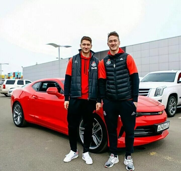 Тачки никиты панфилова. Шутки про бмв и мерседес. Никита панфилов машина. У моего брата есть машина. Статусы про машину.