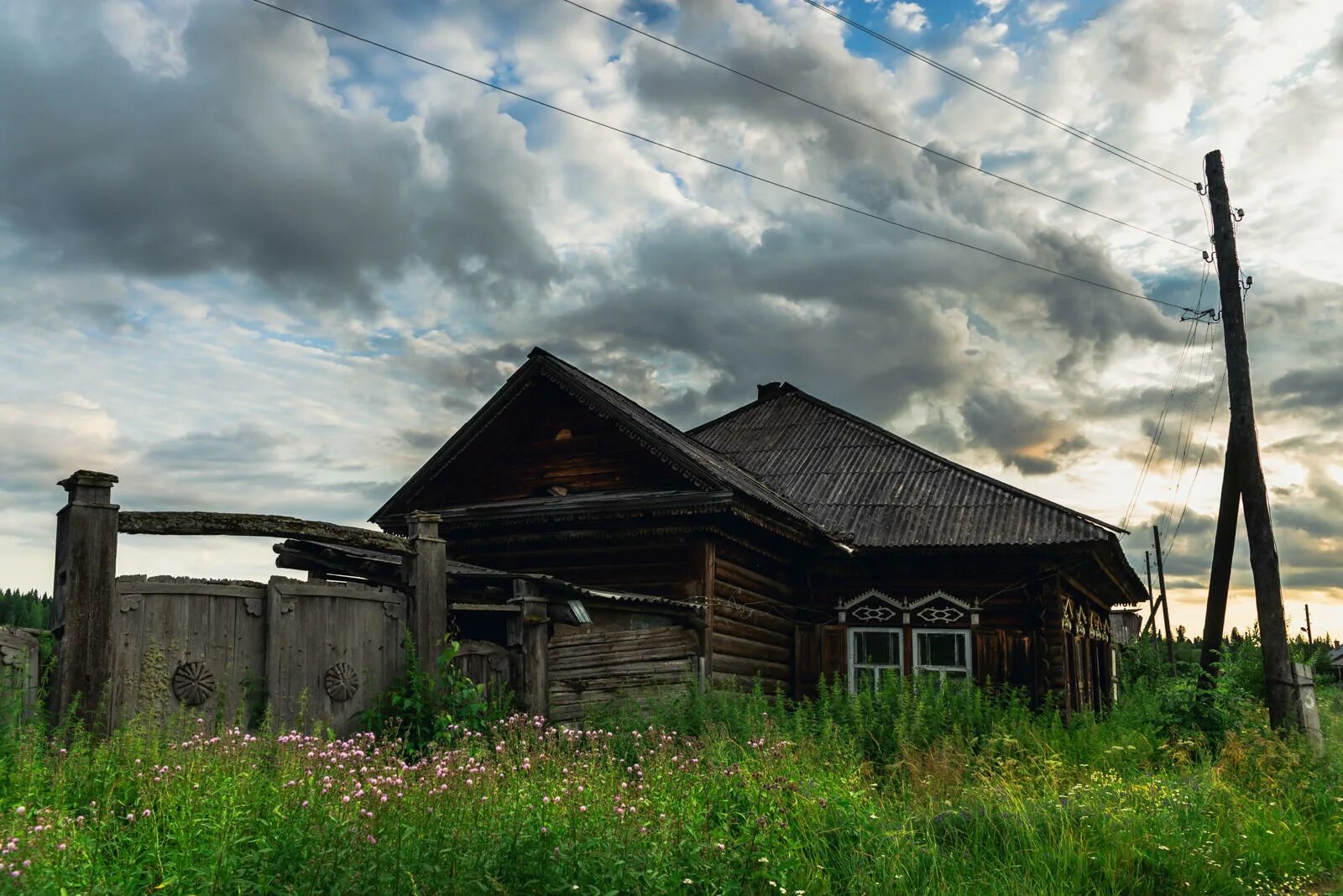 Погибающие деревни россии. Умирающие села и деревни России. Российская деревня. Заброшенная деревня. Современная Российская деревня.