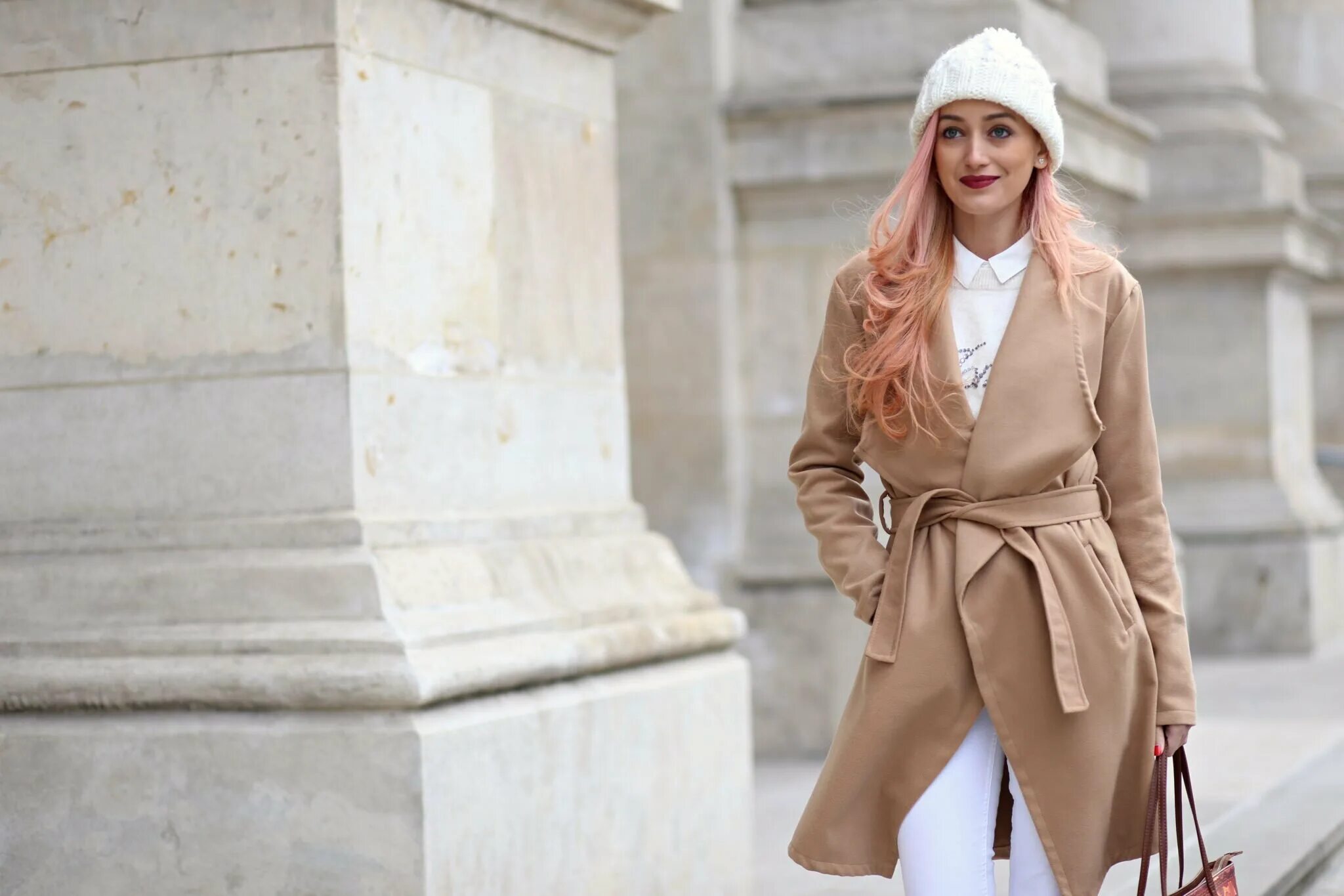 шапка к бежевому пальто. бежевая шапка в образе. шапка к бежевому пальто. шапка к бежевому пальто. бежевое пальто.