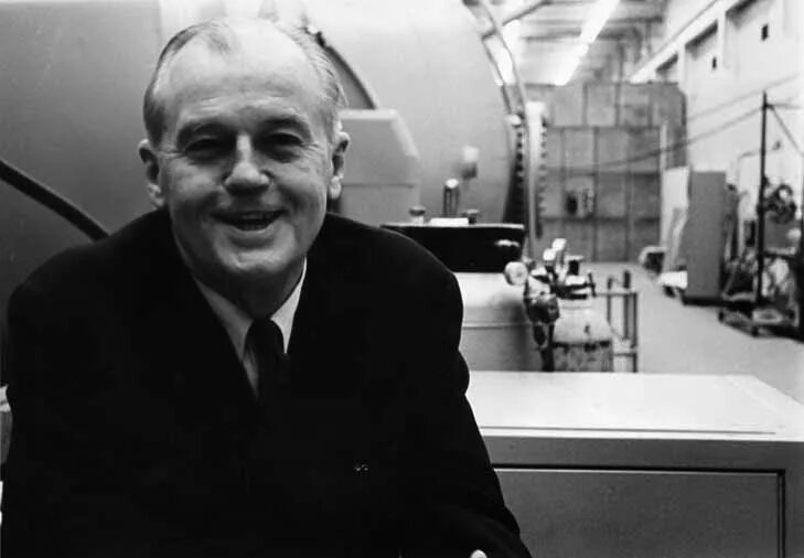 Грааф физик. Генератор ван де граафа. Ускоритель ван де граафа. Ван де грааф. Машина ван де граафа.