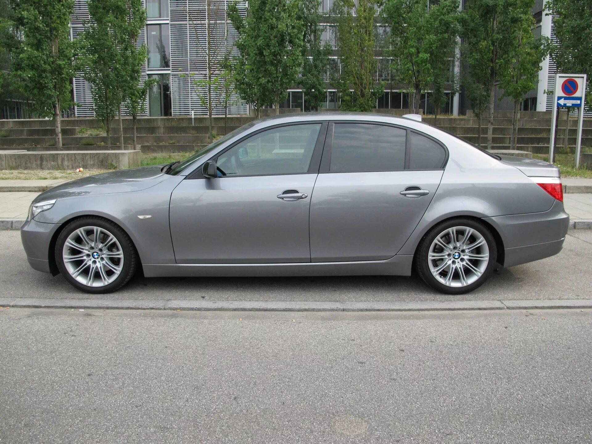 Бмв е60 полный привод. BMW e60 135 стиль. BMW 5 e60 r18. BMW e60 135 диски. 135 Стиль БМВ е60.