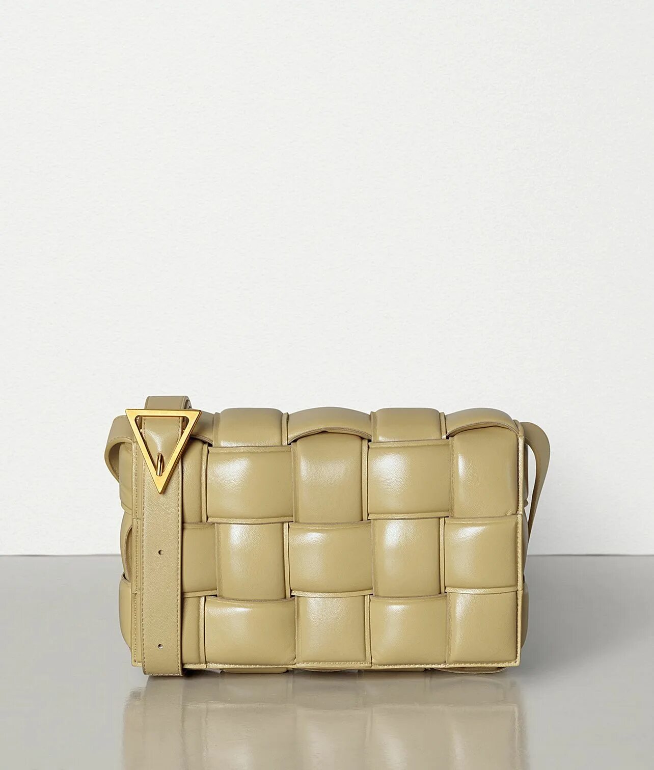 Сумка bottega veneta cassette mini. Bottega veneta cassette. Сумка bottega veneta cassette. Сумка боттега венета padded cassette. Боттега венета сумки cassette.