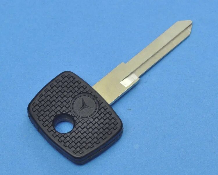 Ключ mercedes w124. Ключ 124. Ключ 124 мерседес. Ключ мерседес 140. Эволюция ключей мерседес.