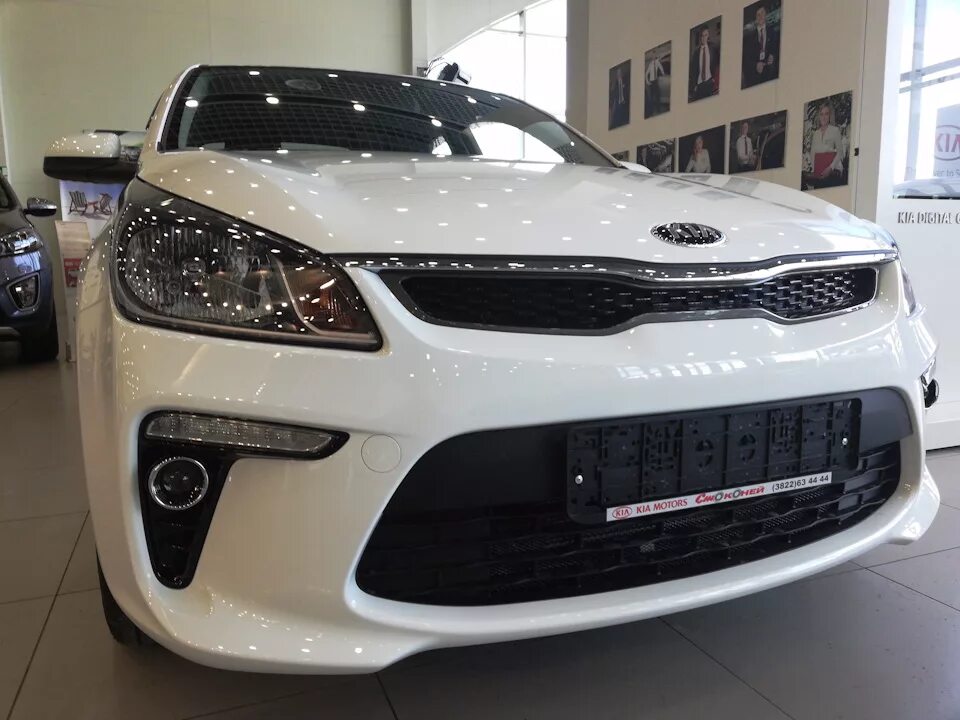 Купить бампер на рио 4. Передний бампер Kia Rio 4 2017-2020. Решетка радиатора Kia Rio 2020. Решетка радиатора Киа Рио 2018. Ноускат Киа Рио 4.