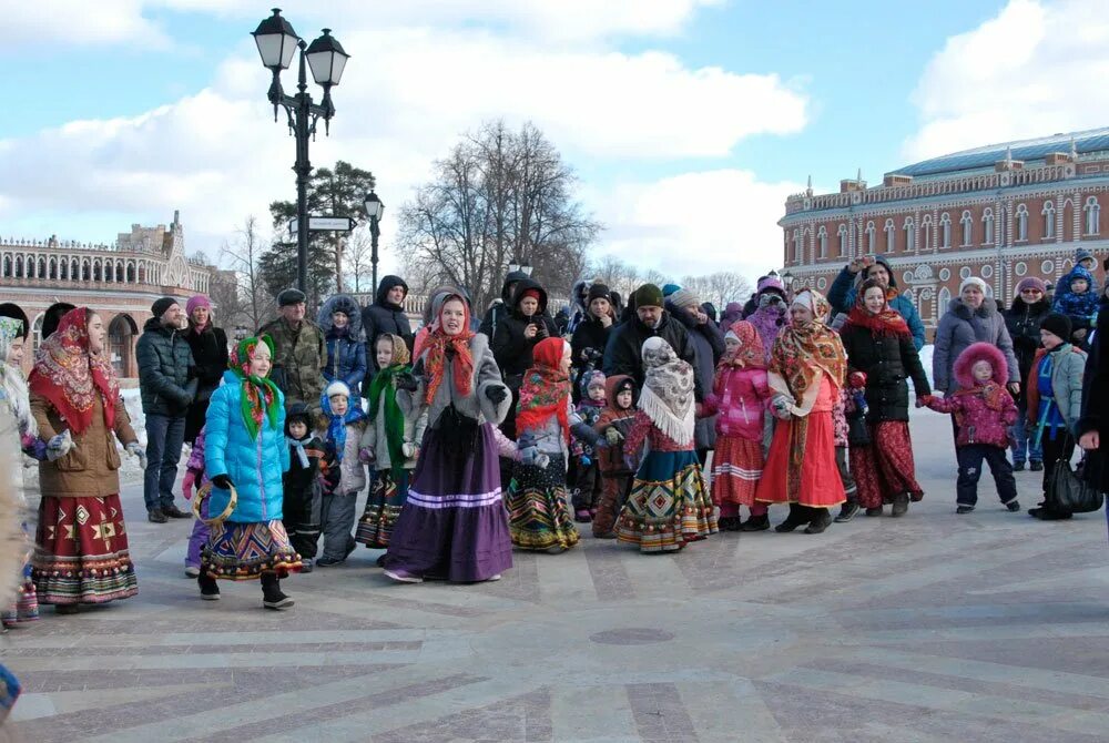 Программа масленицы в царицыно. Парк Царицыно Масленица. Масленица в Царицыно. Гулянье на Масленицу в парке Царицыно. Парк Сосенки в Царицыно Масленица.