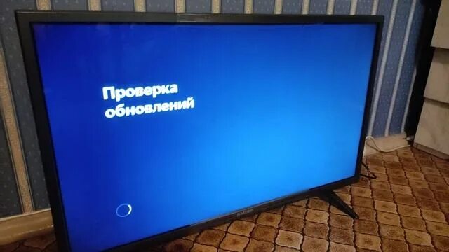 Телевизор hartens 32. Hartens HTV-32hdr03b. Hartens 32 Smart TV стойка. Что делать если телевизор перезагружается. Телевизор сам перезагружается