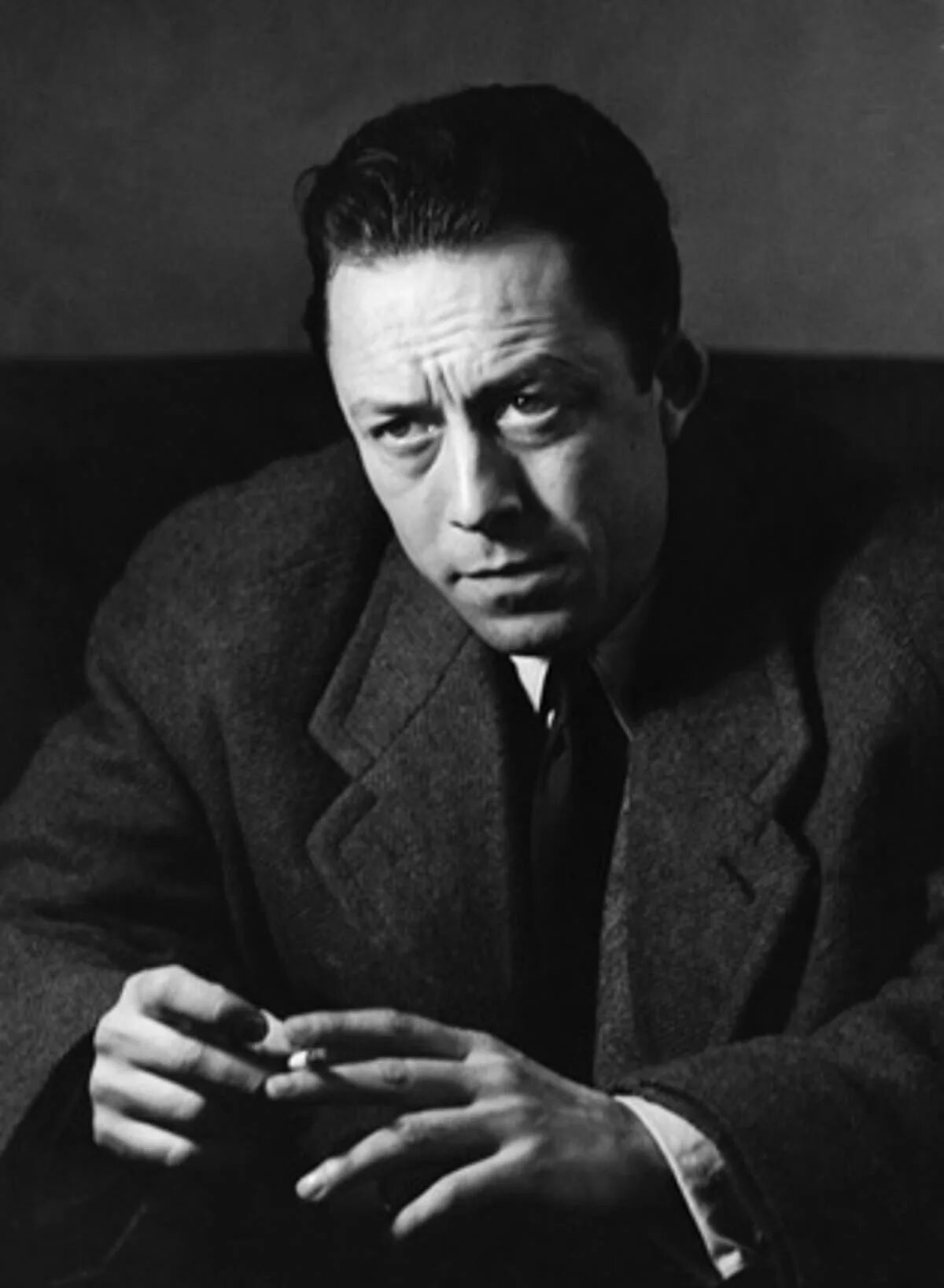 Альбер камю философ. Камю философия кратко. Философия экзистенциализма камю. Камю основные идеи. Альбер камю (1913-1960).