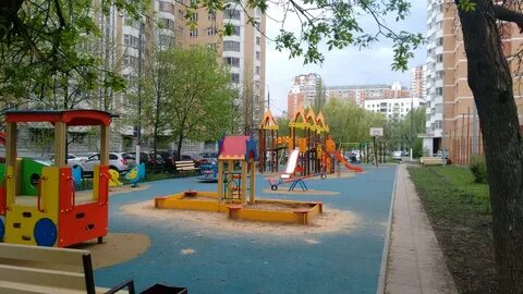 Серая детская площадка