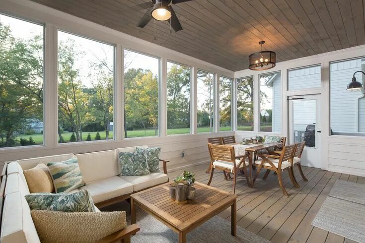 Застекленная летняя гостиная и веранда: 30 идей на фото Sunroom designs, House d