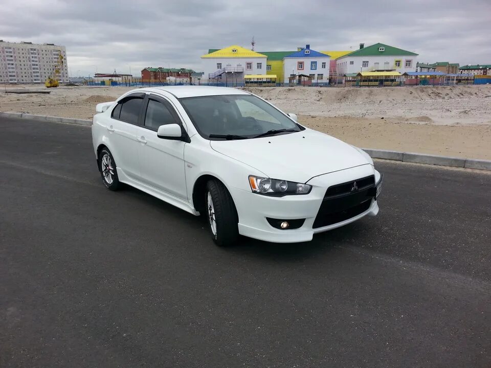 Купить митсубиси в туле. Mitsubishi Lancer 10 белый. Митсубиси Лансер 2010 белый. Mitsubishi Lancer 2008 White. Лансер 10 белый.