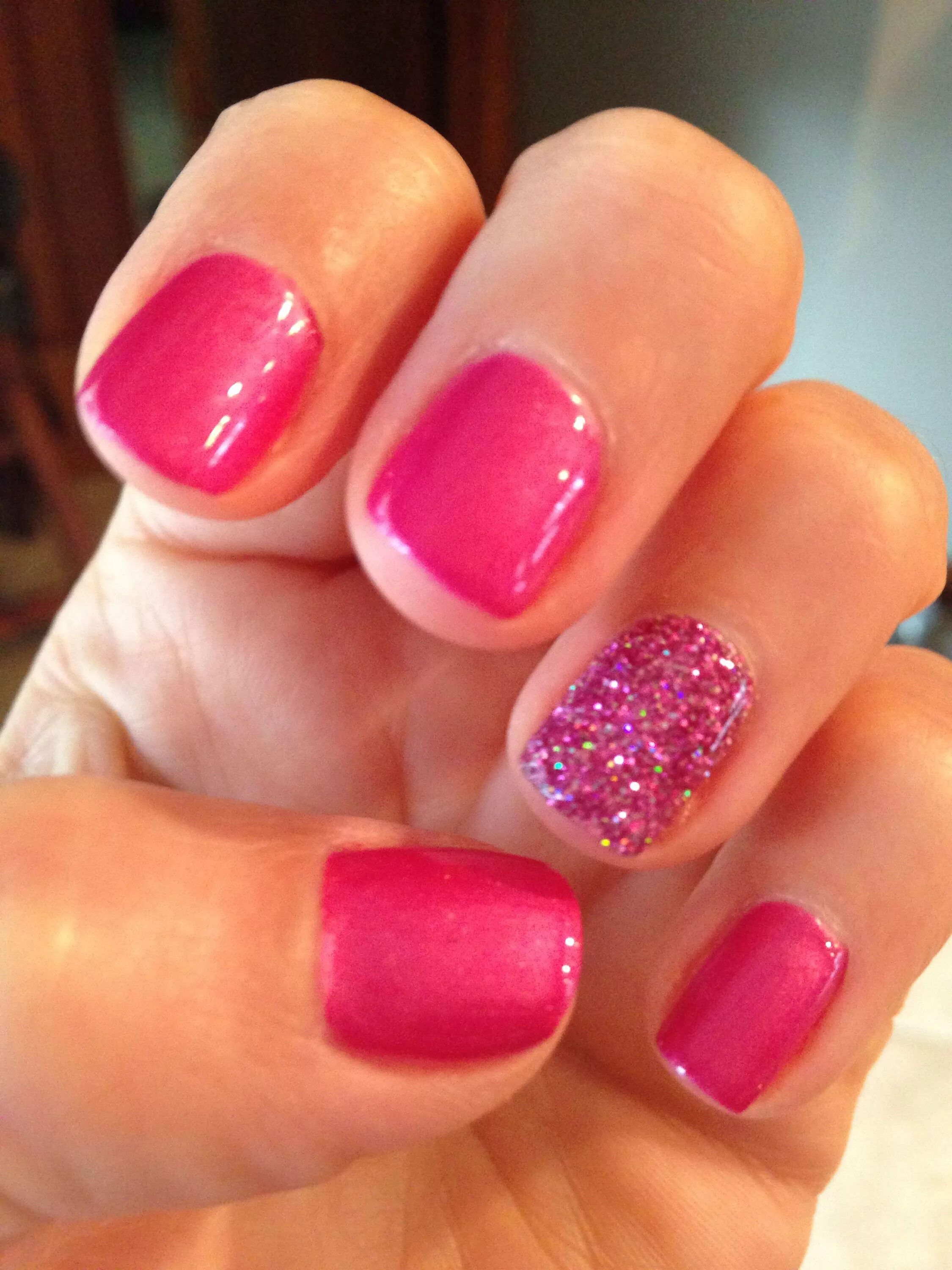 Малиновый маникюр. Бесплатные шеллак. Маникюр шеллак. Маникюр шеллак. Шеллак для ногтей.