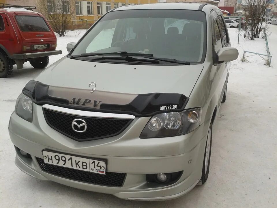 Мазда мпв приморский край. Mazda MPV 2002 реснички. Mazda MPV 2.3. Мазда МПВ С мухобойкой. Mazda MPV 2 линзы.