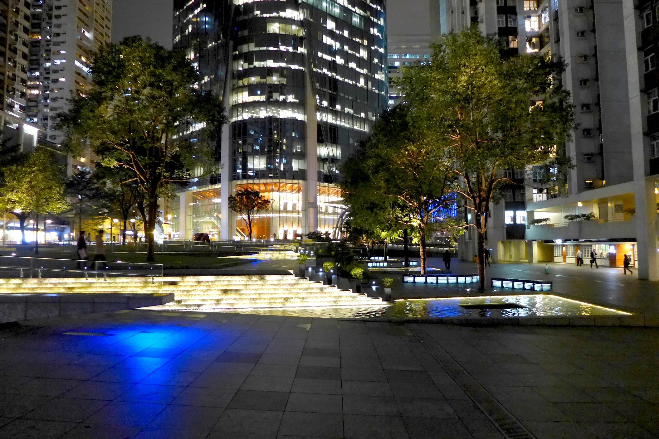 One island east. Гонконг монстр билдинг. East island. Гонконг башня. Гранд лобби.