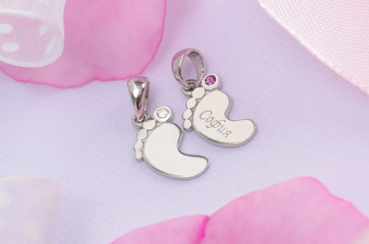 подвеска детская ножка. подвески детские ножки. кулон с ножками ребенка. подвеска ножки ребенка. подвески на рождение ребенка.