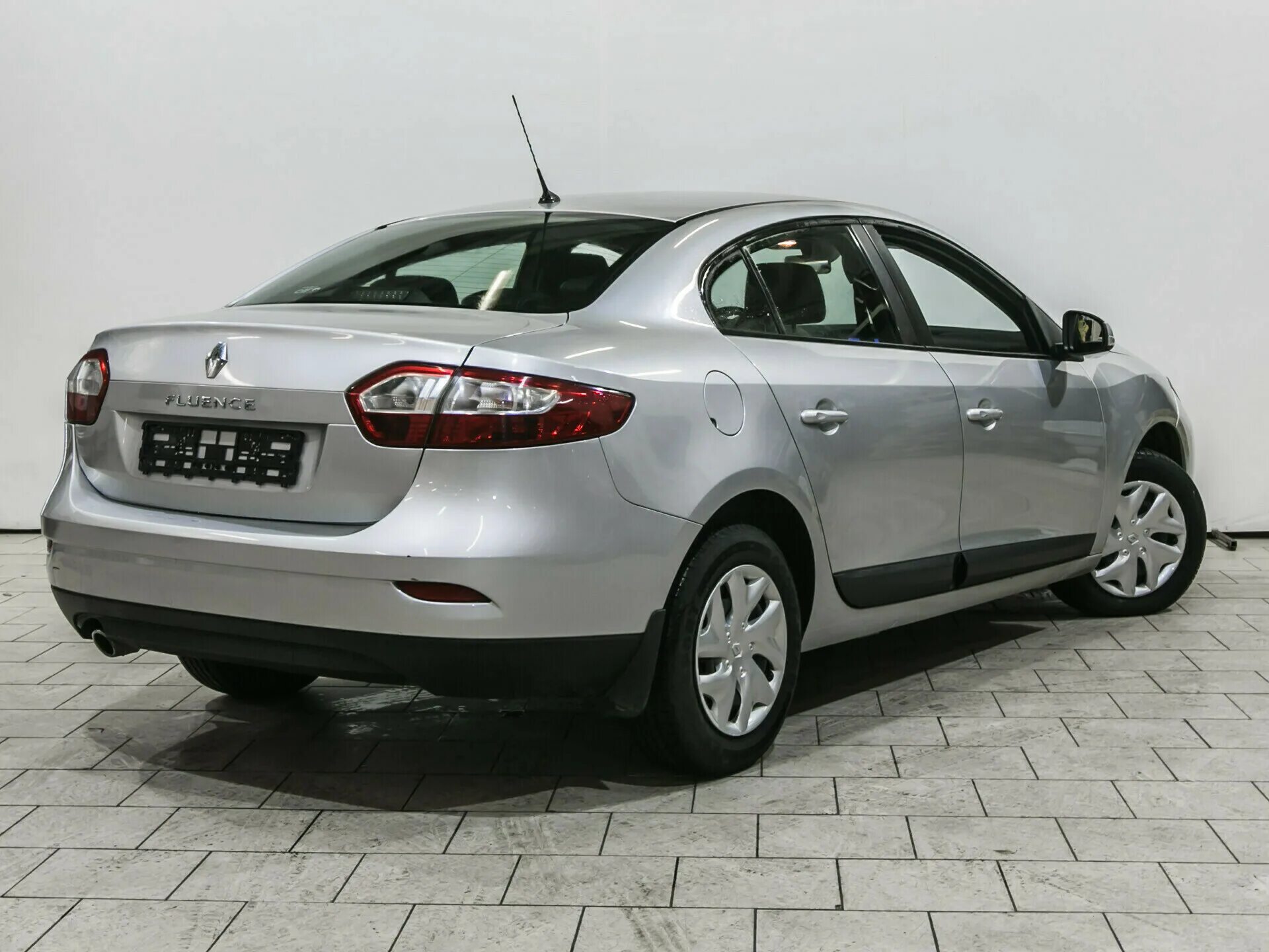 Renault fluence 1. Renault Fluence 2013. Рено Флюенс 2014 серебристый. Renault Fluence 1.6 МТ, 2013, 180 000 км. Рено Флюенс 2013 фото.