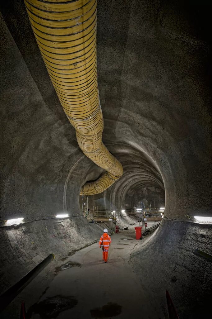 Подземная линия связи. Канализационный тоннель. Подземный тоннель. Шахтный тоннель.