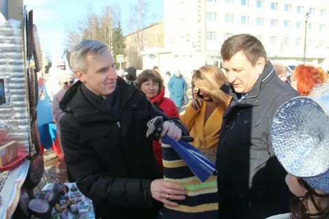 Отмечает 90