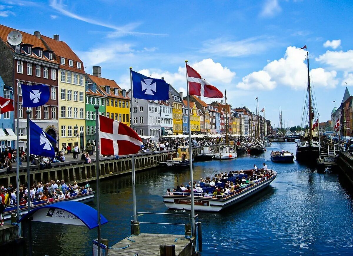 Прага площадь староместская площадь. Денмарк дания. Злата прага. Что в европе. Прага вена дрезден.