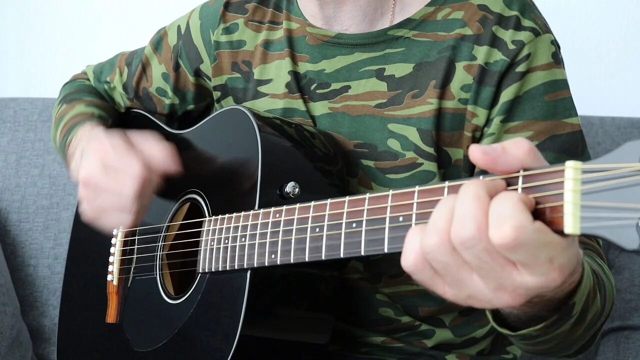 Гитара в армии. Военный с гитарой. Боевая гитара. Орут под гитару.