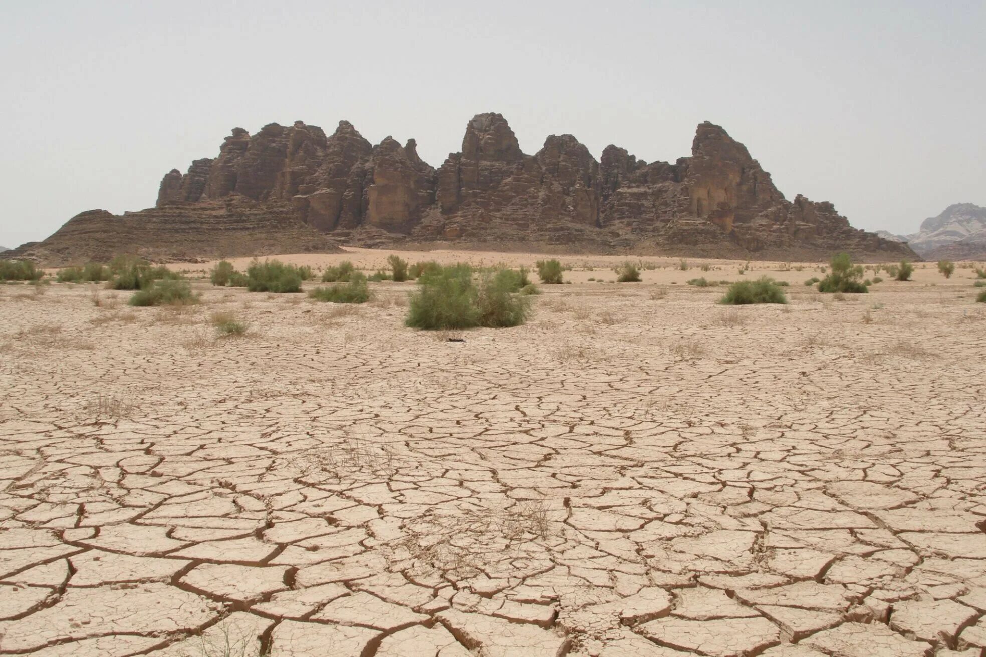 Каменистый забытые тени. Вади пересыхающие реки Африки. Вади Саудовской Аравии. Саудовская Аравия пустыня. Эль-Джауф Африка.