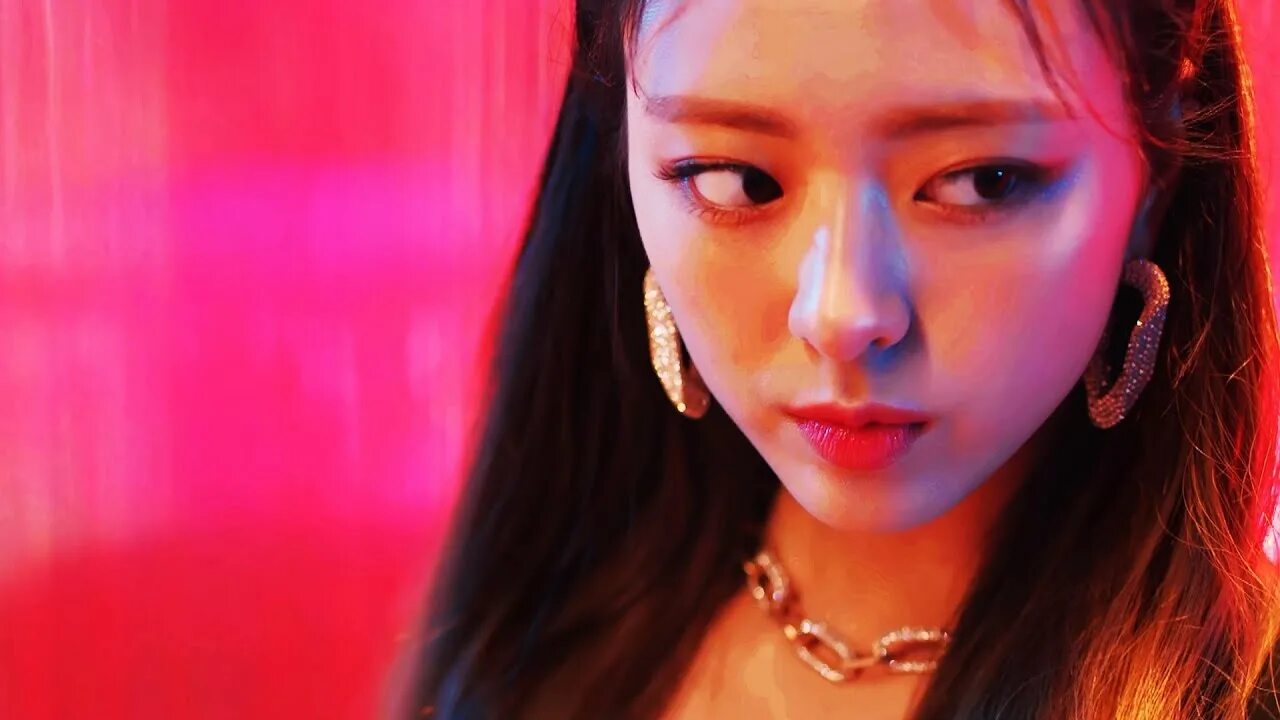 Итзи 18. Группа itzy yuna. лиа итзи.