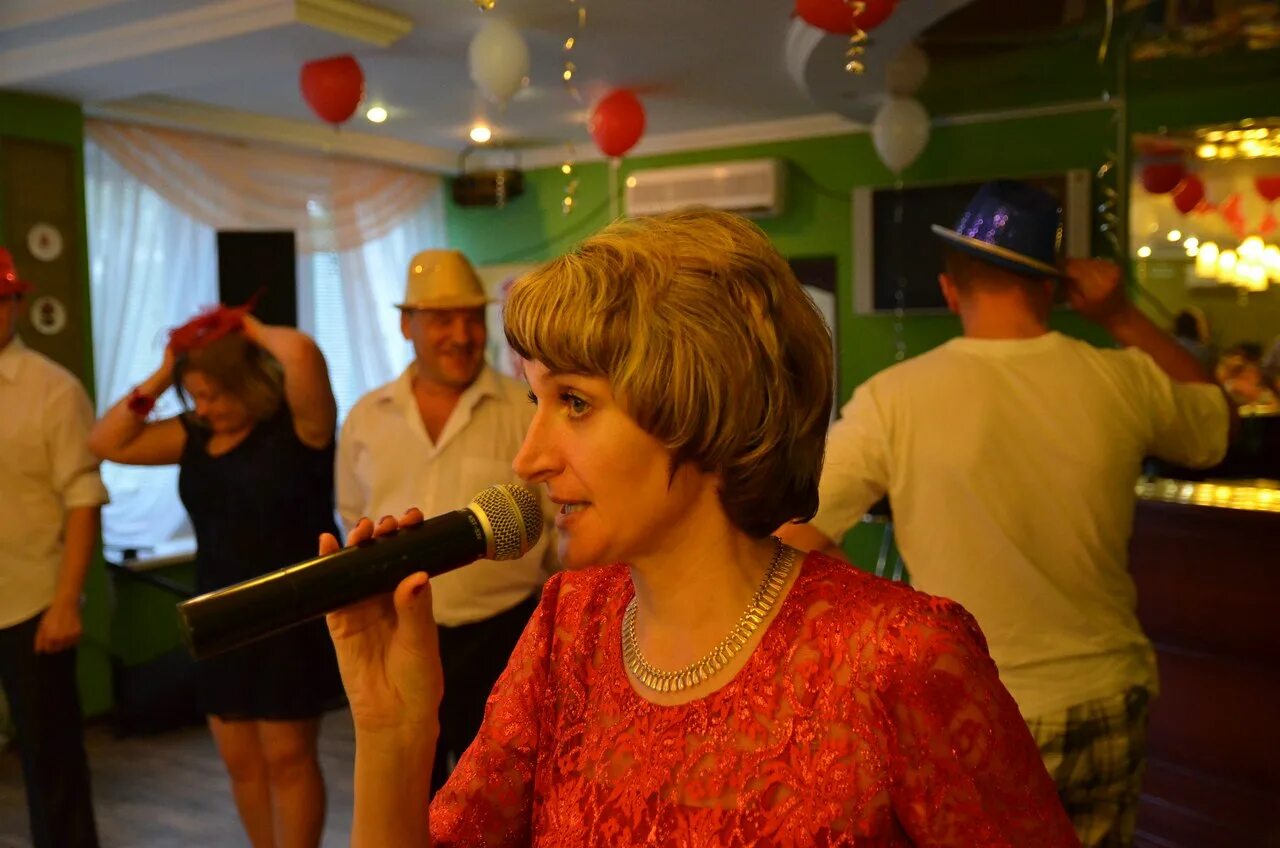 тамада красноярск на свадьбу. марина красноярск тамада ведущая вокалистка. ведущая красноярск елена. найти тамаду на юбилей недорого. красноярск тамада никитамоисееа.