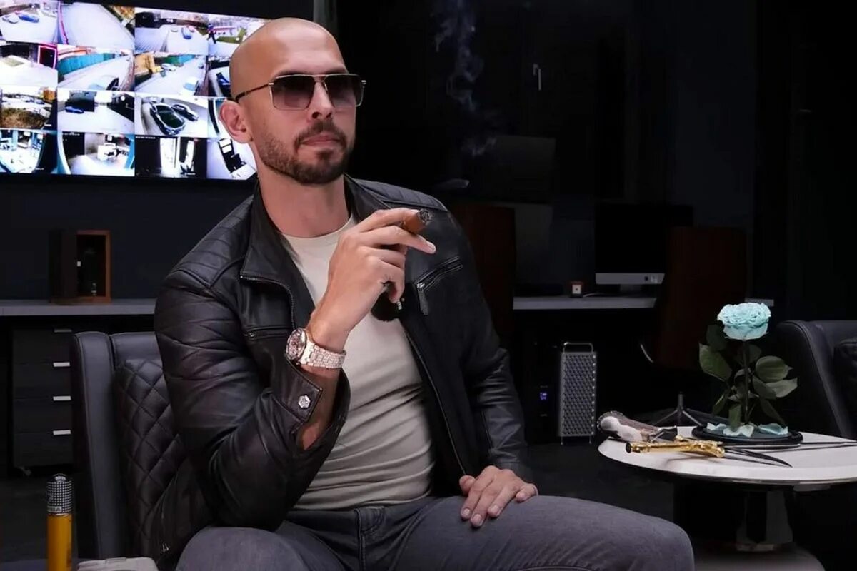 Эндрю тейт. Эндрю тейтом. Рост эндрю тэйта. Очки эндрю тейта. Andrew tate's.