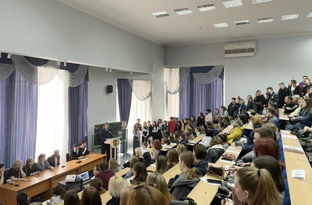 Юридический факультет корпус. Донецкий национальный университет юрфак. экономико-правовой факультет донну. корпус юрфак донну. юрфак донну кафедры.