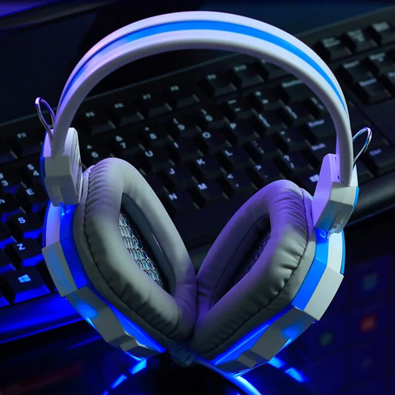 Наушники на красивом фоне. Наушники на красивом фоне. Sennheiser hd 8xx headphones. Наушники cosonic usb пк. Наушники cosonic cd-11.