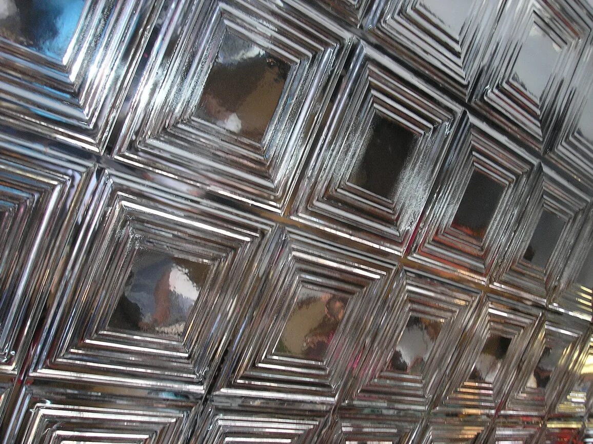 Зеркальные пластиковые панели. Зеркальная потолочная плитка. Пластиковая зеркальная плитка. Металлические зеркальные панели. Идеально отражающей поверхности