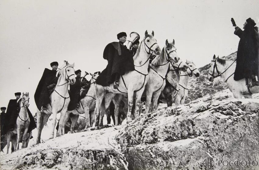 4-й гвардейский кубанский казачий кавалерийский корпус. 17 оренбургский казачий полк. Кавалерийский корпус генерала белова. 5-й донской казачий кавалерийский корпус. Казачья атака кущевская 1942.