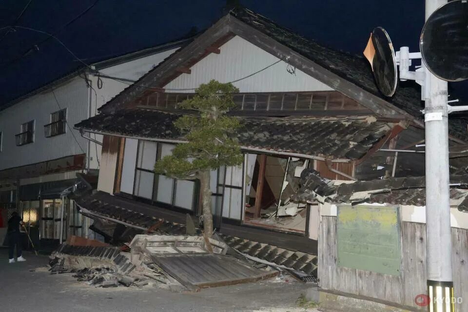 землетрясение в японии 2011 аэс фукусима 1. землетрясение в японии 1 января 24 года. землетрясение в токио 2011. землетрясение. землетрясение в токио 2011.