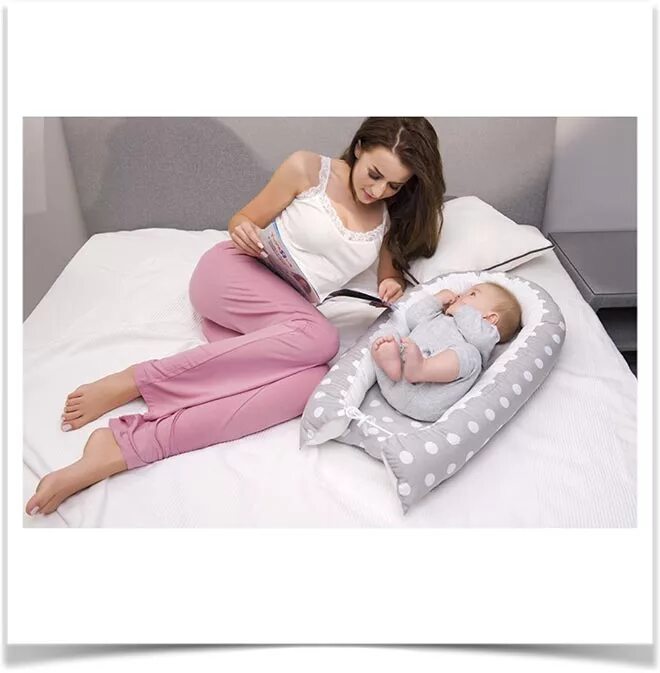 Можно ребенку спать в коконе. Матрас кокон для новорожденных. Кокон в кроватку для новорожденных. Матрасик для кормления новорожденных. Кокон для кормления новорожденных.